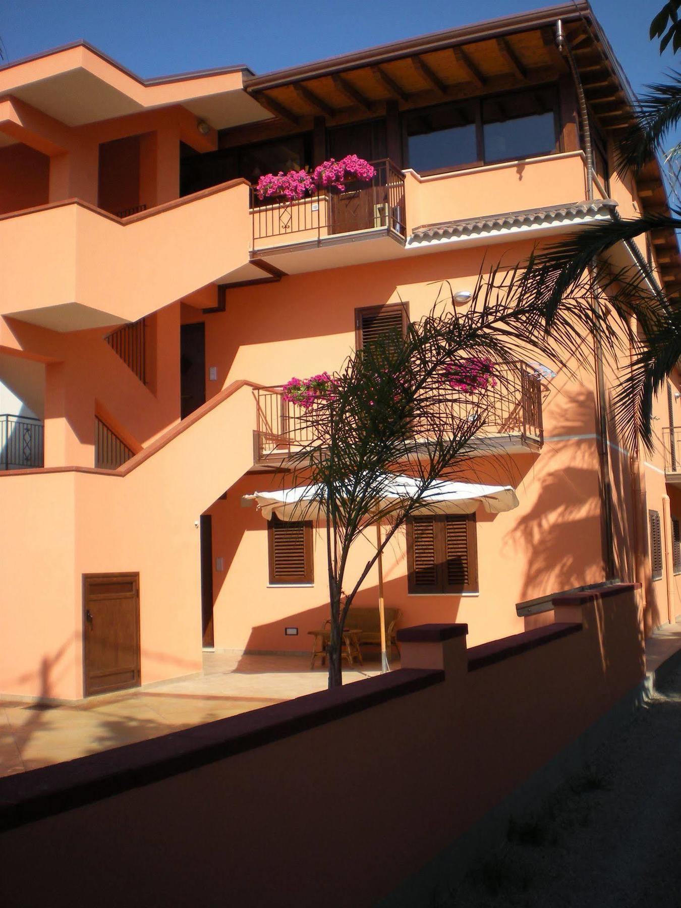 B&B Il Girasole Капо-д'Орландо Екстер'єр фото